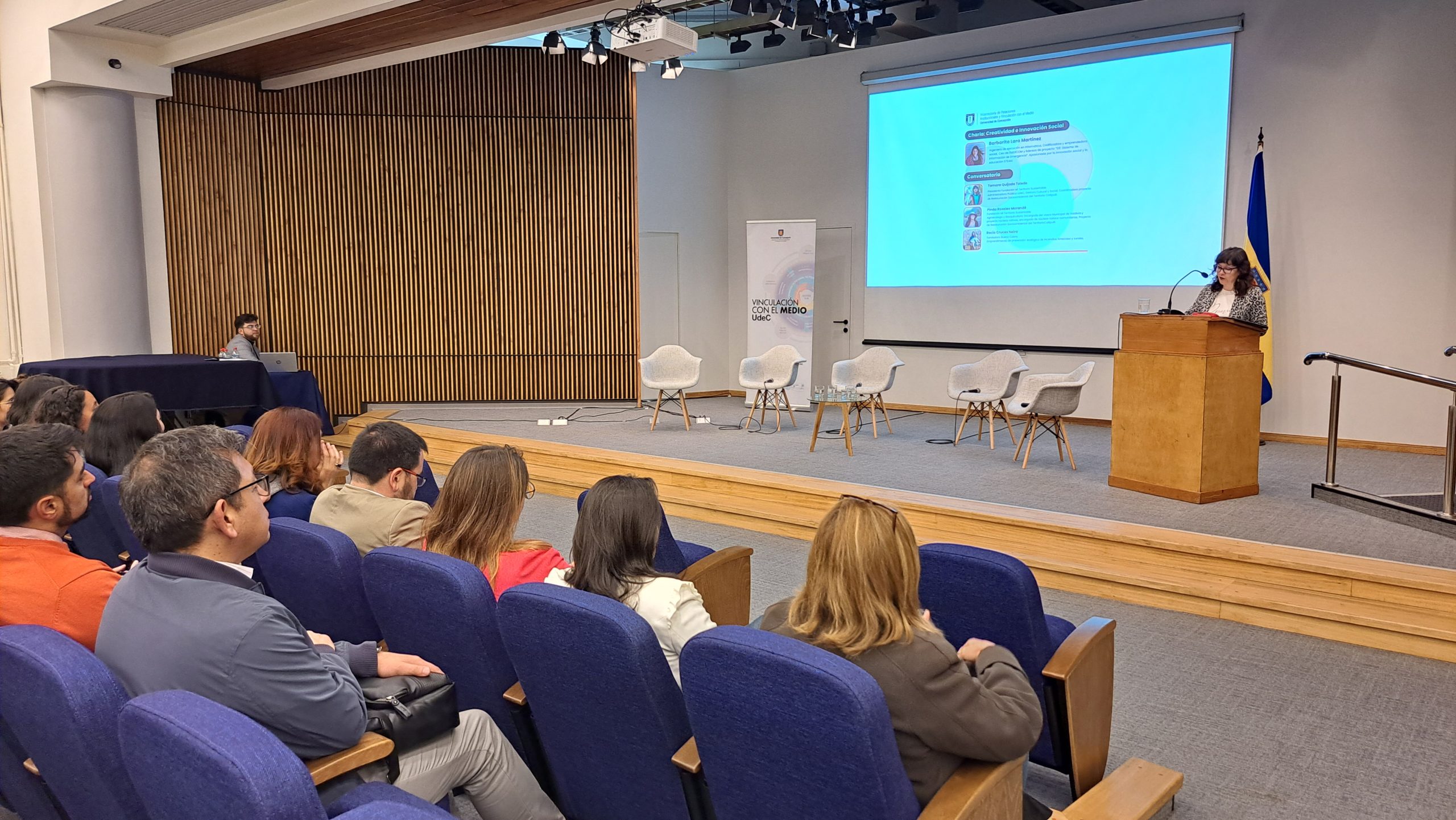 Con seminario sobre innovación social en mujeres se presentó proyecto institucional